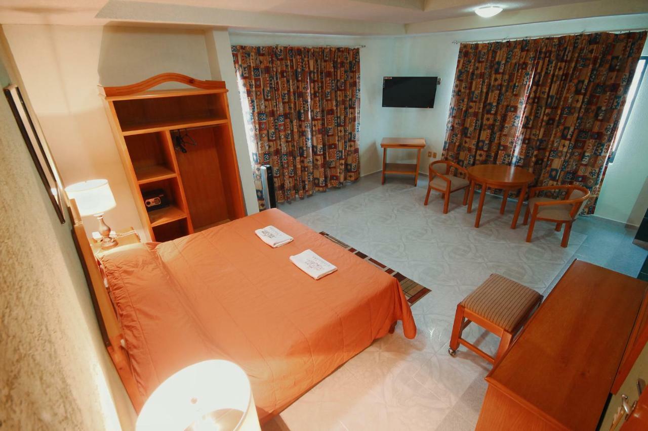 Hotel El Conquistador Monarca. Ситакуаро Экстерьер фото