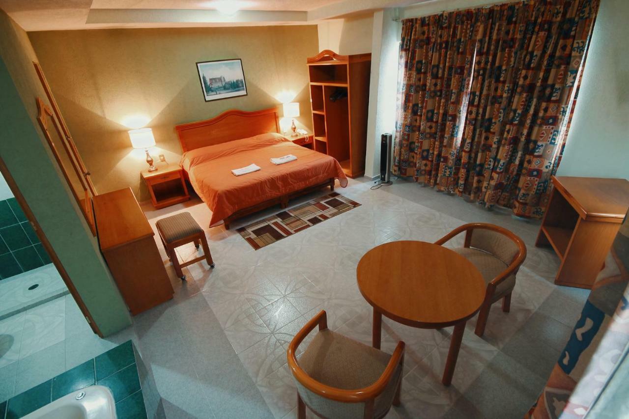 Hotel El Conquistador Monarca. Ситакуаро Экстерьер фото