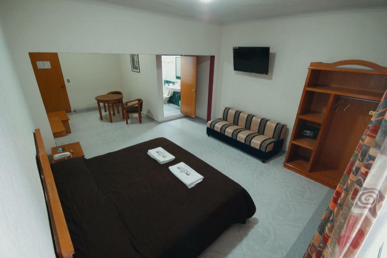 Hotel El Conquistador Monarca. Ситакуаро Экстерьер фото