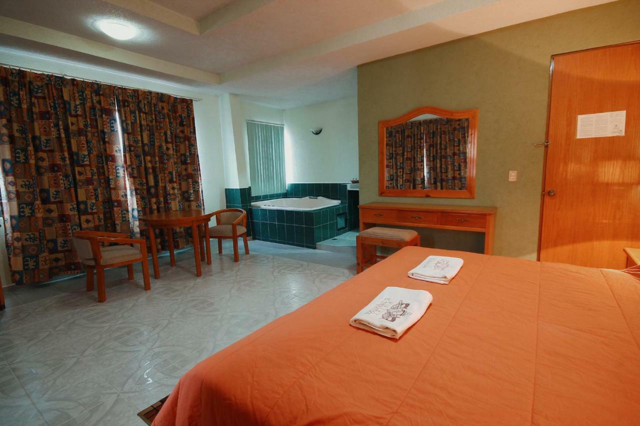 Hotel El Conquistador Monarca. Ситакуаро Экстерьер фото