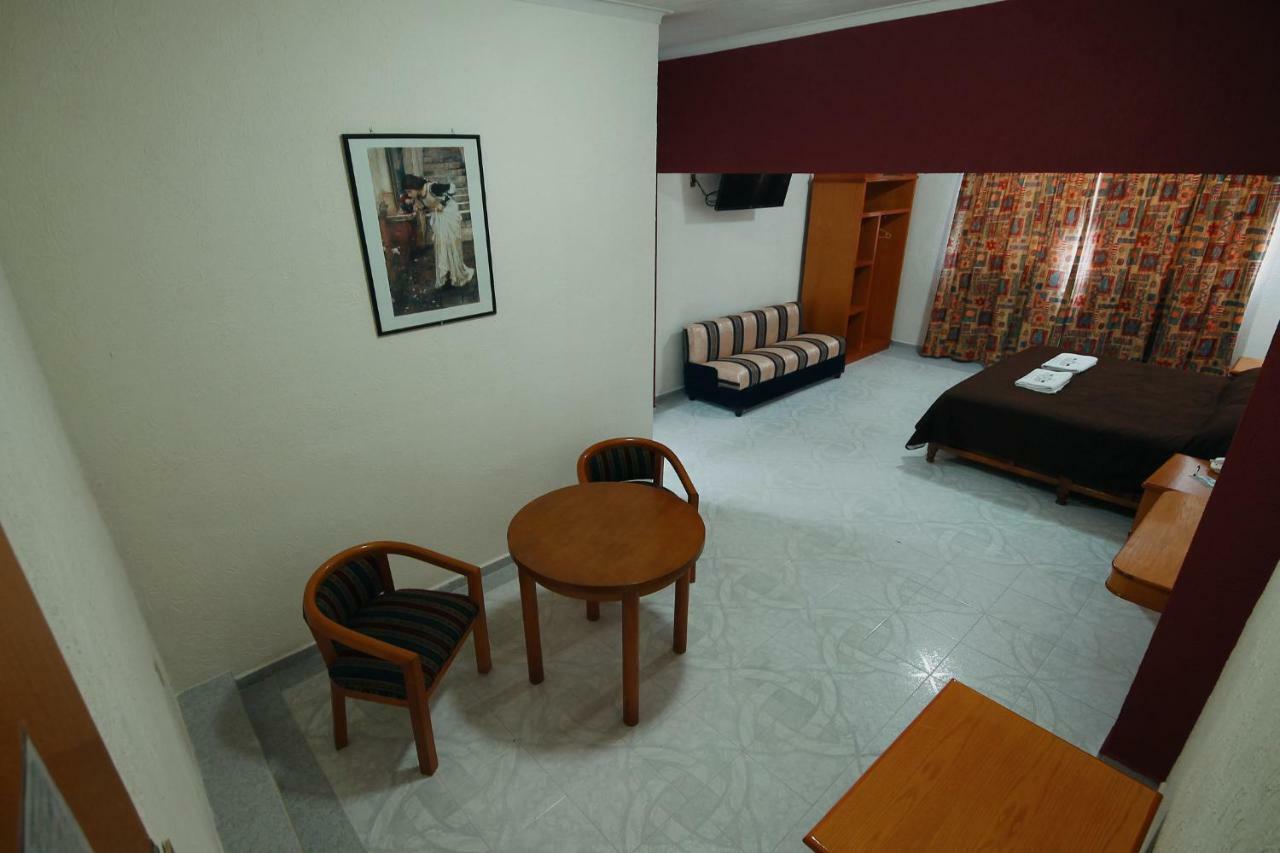Hotel El Conquistador Monarca. Ситакуаро Экстерьер фото