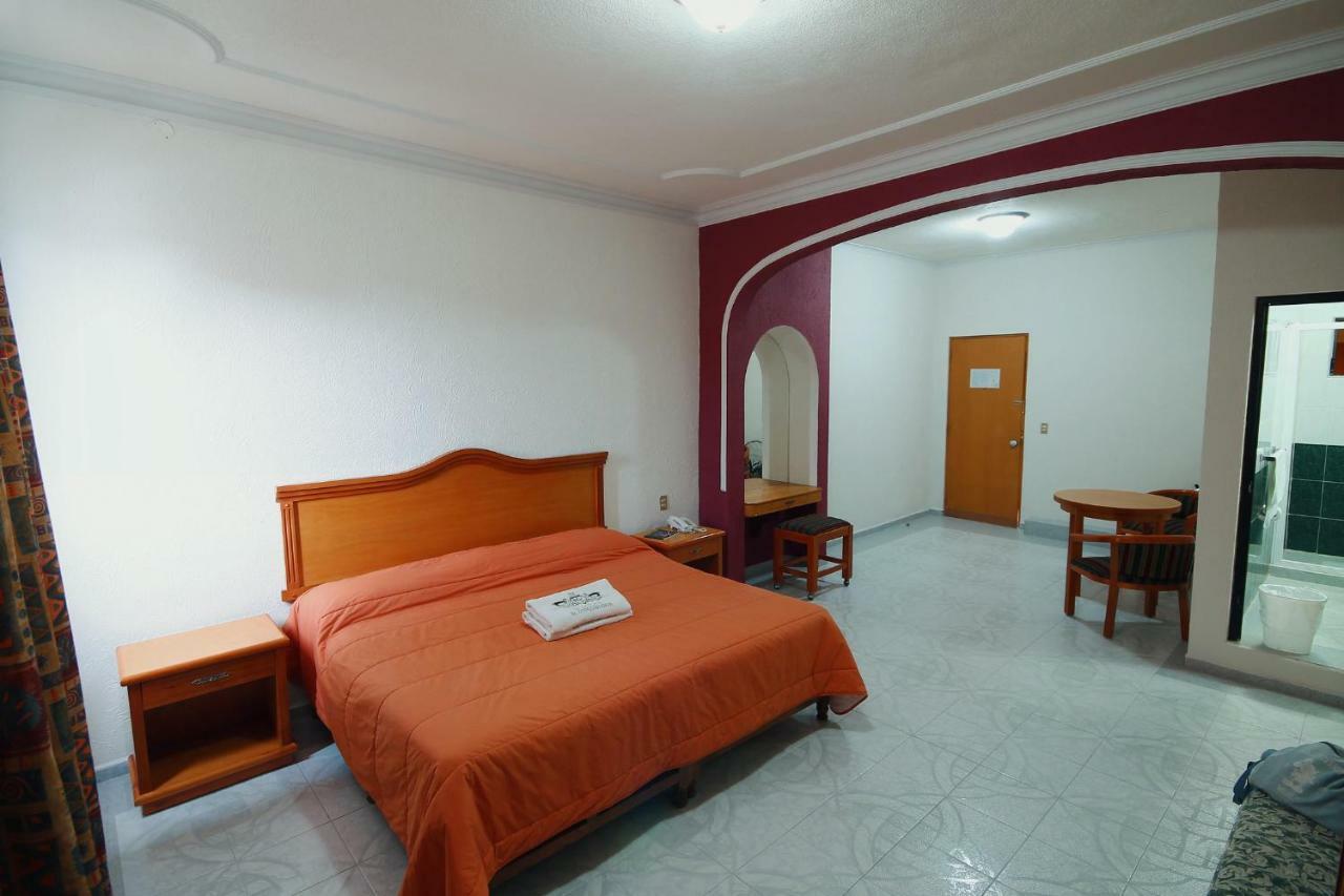 Hotel El Conquistador Monarca. Ситакуаро Экстерьер фото