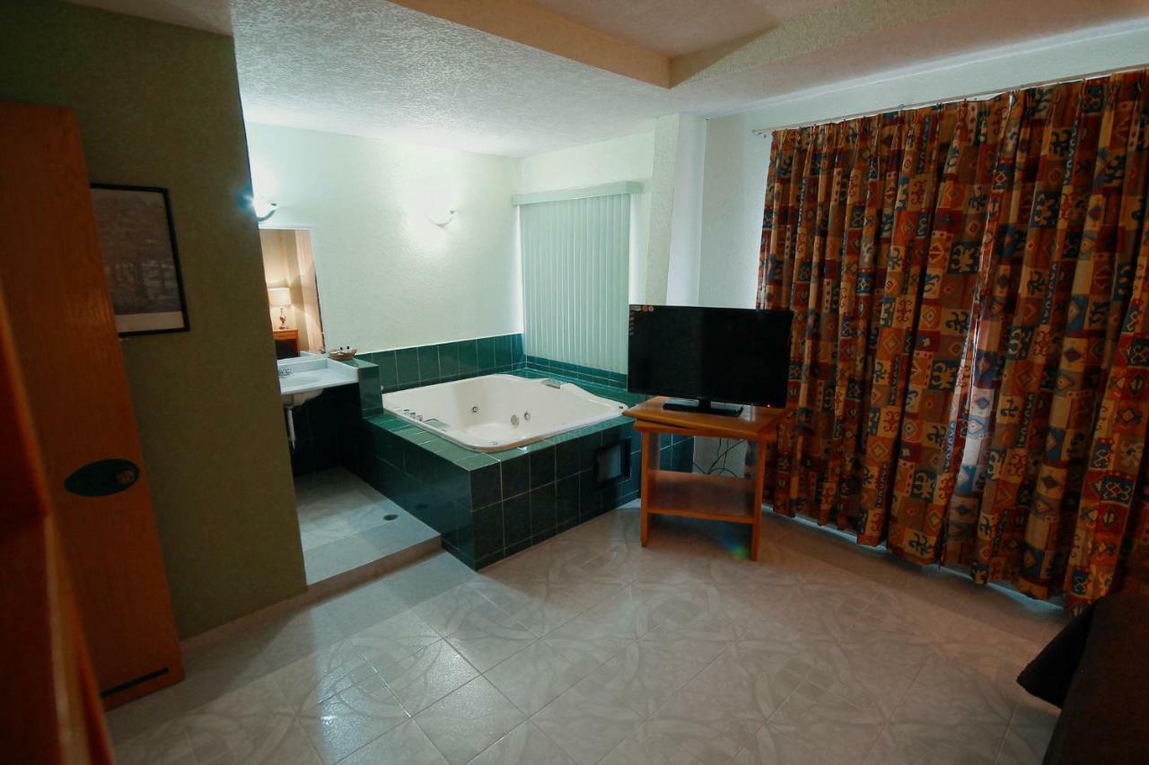 Hotel El Conquistador Monarca. Ситакуаро Экстерьер фото