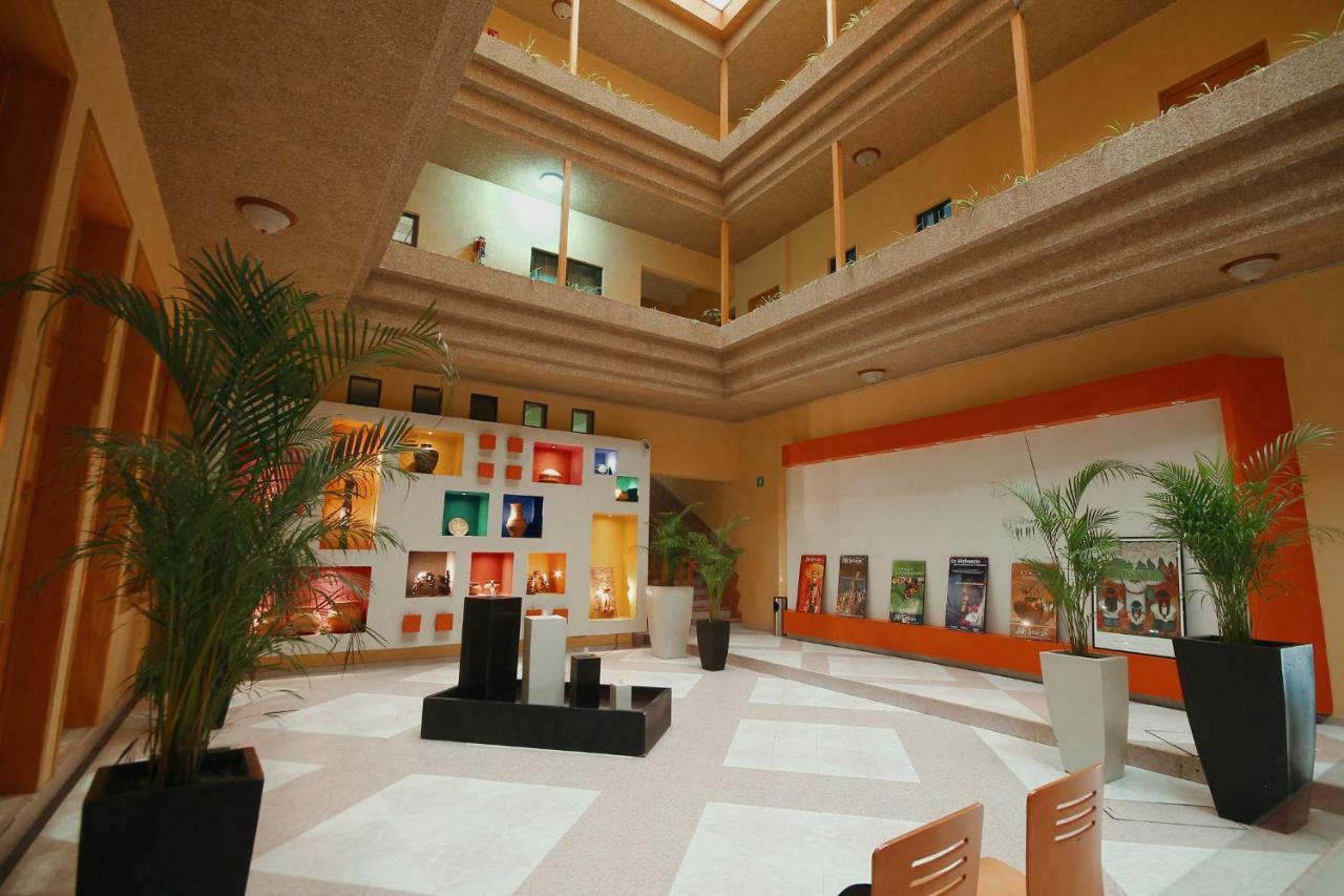 Hotel El Conquistador Monarca. Ситакуаро Экстерьер фото